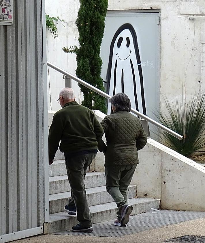 Imagen secundaria 2 - Pïntadas en torno al paso peatonal de Padre Claret.